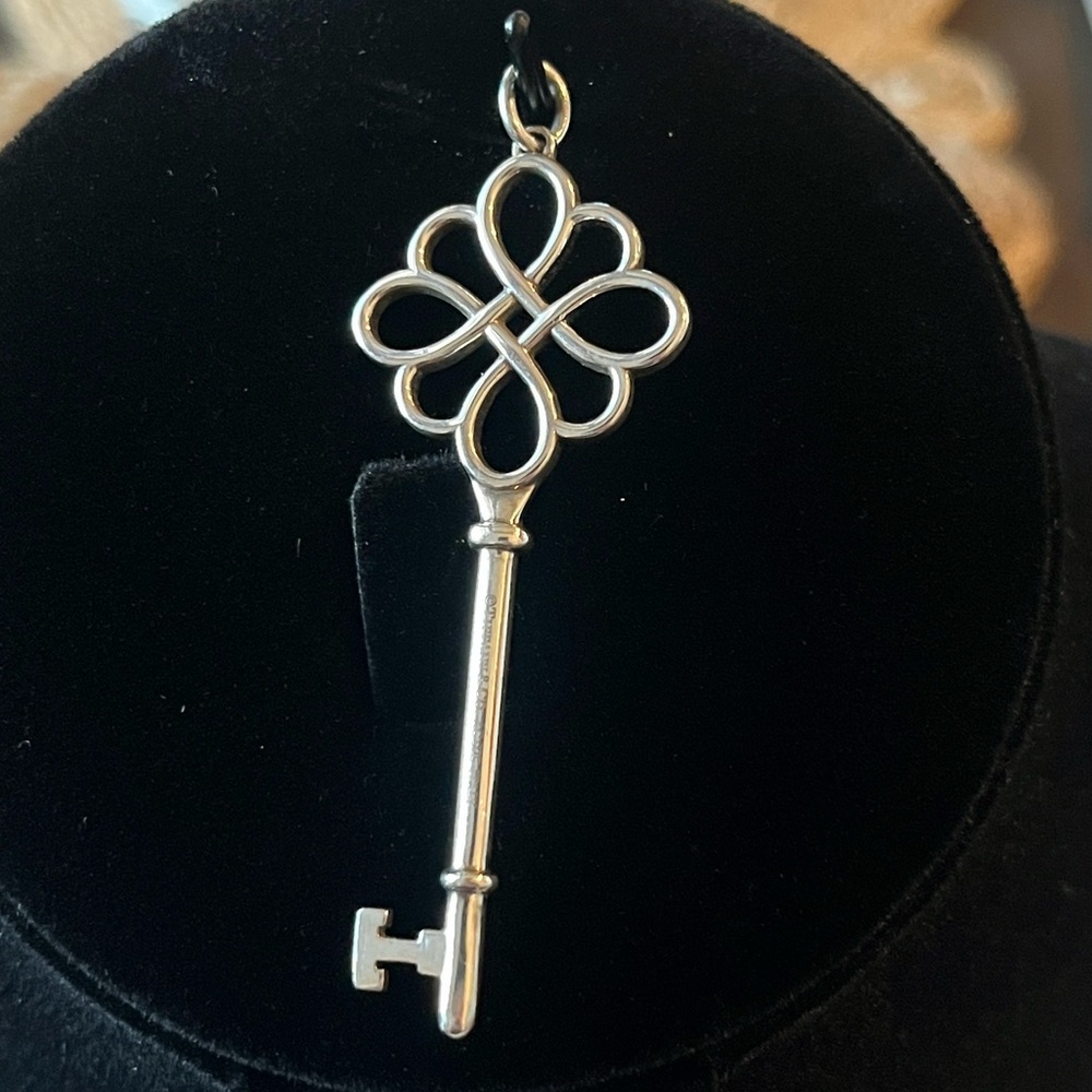 Rare Tiffany & Co. AG925 Italy Knot Motif Key Pendant
